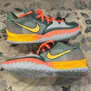 Kyrie Low 4 (Size 10)